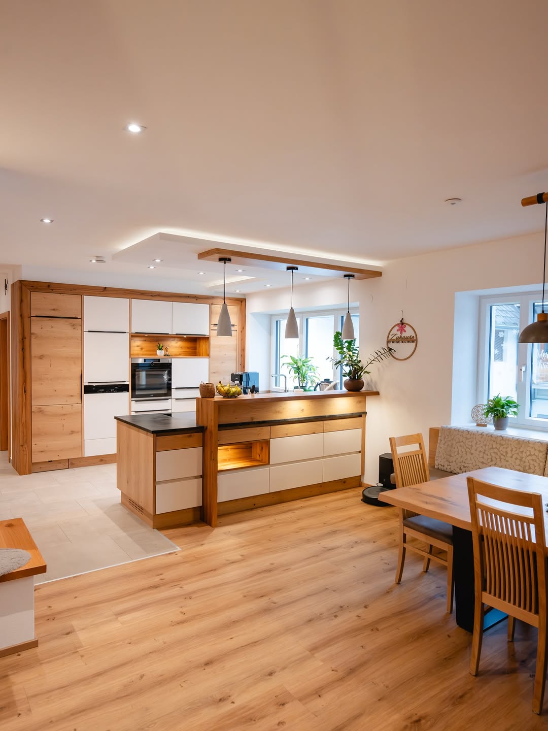 Wo Holz auf Design trifft, entsteht Zuhause. 🤍

Diese Küche vereint helle Fronten mit natürlicher Eiche – maßgefertigt in unserer Werkstatt.
Zeitlos geplant. Mit Liebe gebaut. Für Generationen gedacht.

#scharnreitner #maßarbeit #küchenliebe #tischlerei #handwerkmitherz